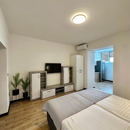 Crolivia Apartments Near Arena, Center Of Pula Ngoại thất bức ảnh