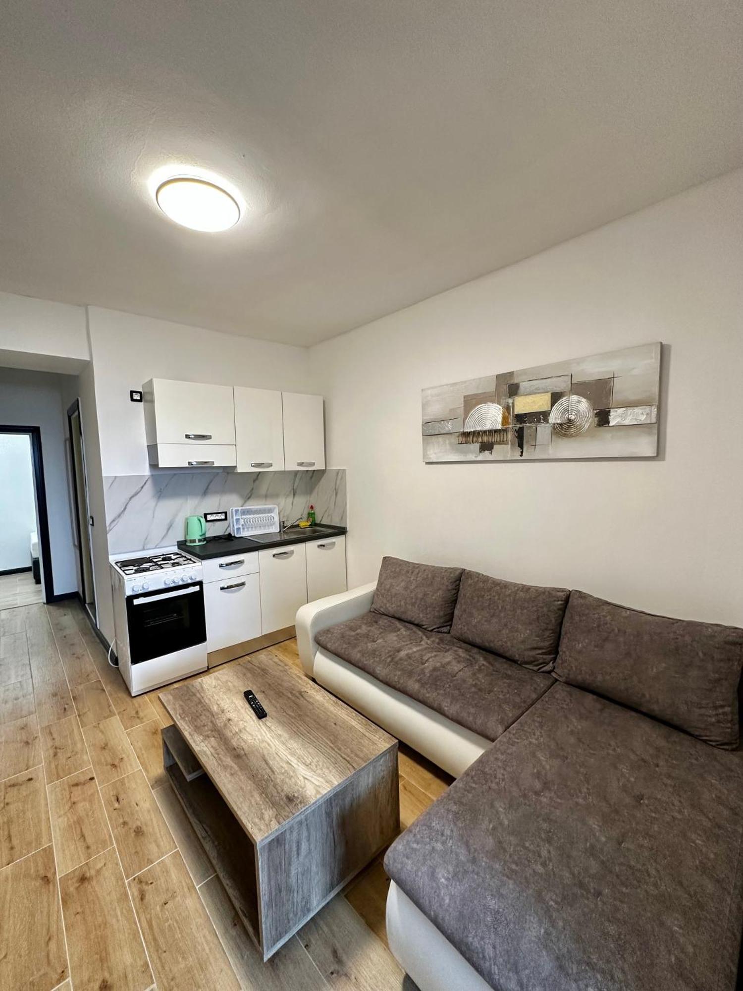 Crolivia Apartments Near Arena, Center Of Pula Ngoại thất bức ảnh