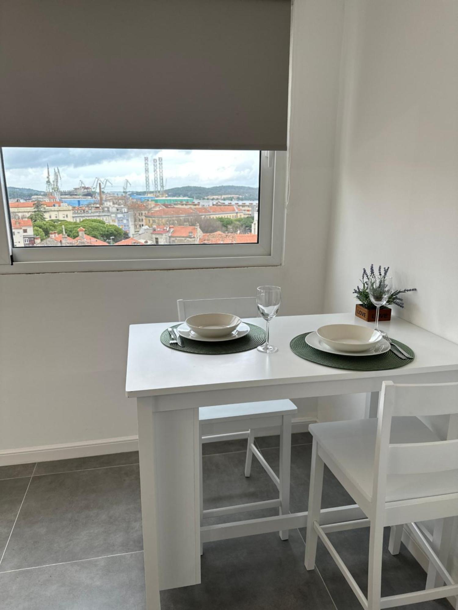 Crolivia Apartments Near Arena, Center Of Pula Ngoại thất bức ảnh