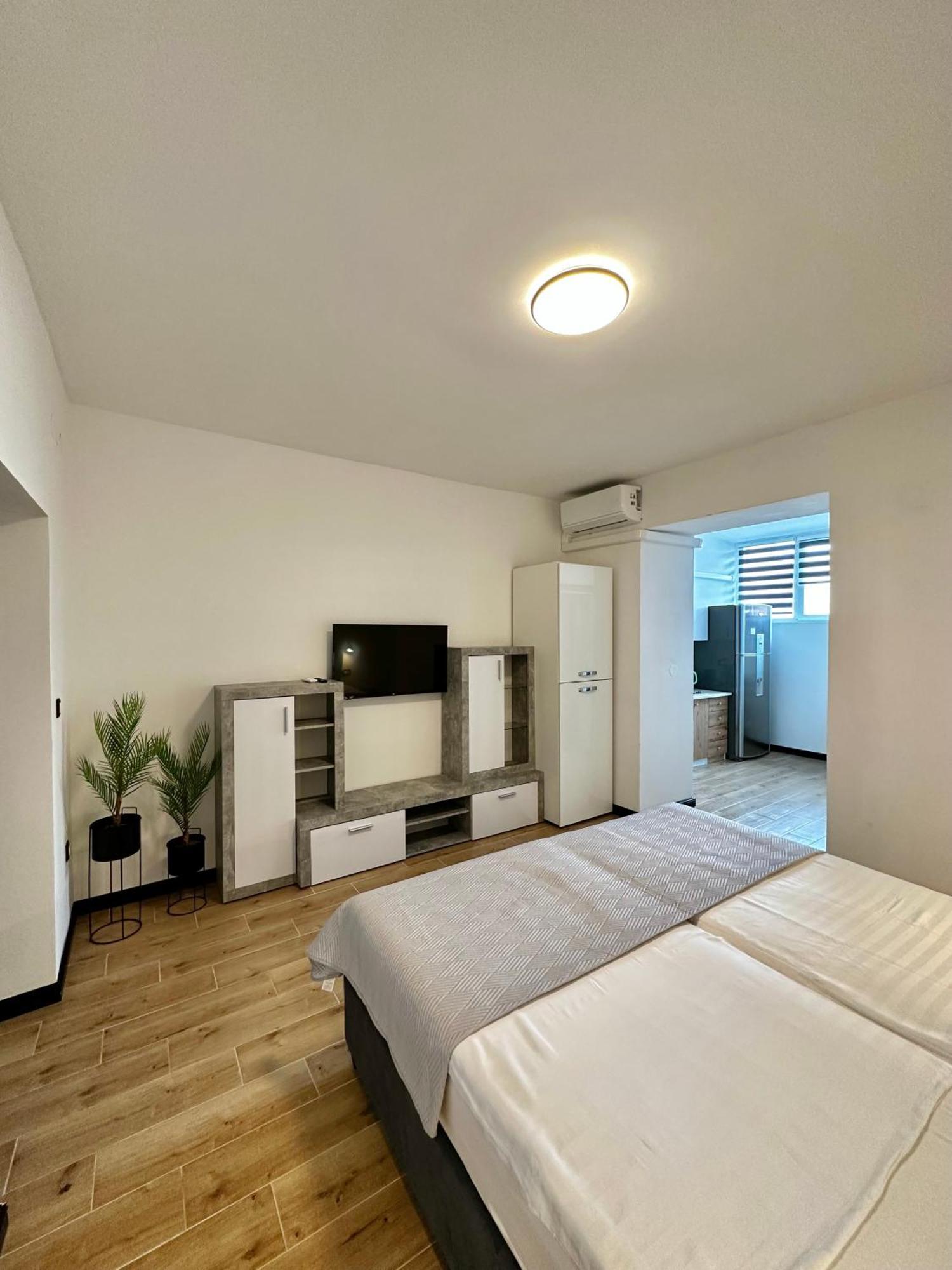 Crolivia Apartments Near Arena, Center Of Pula Ngoại thất bức ảnh