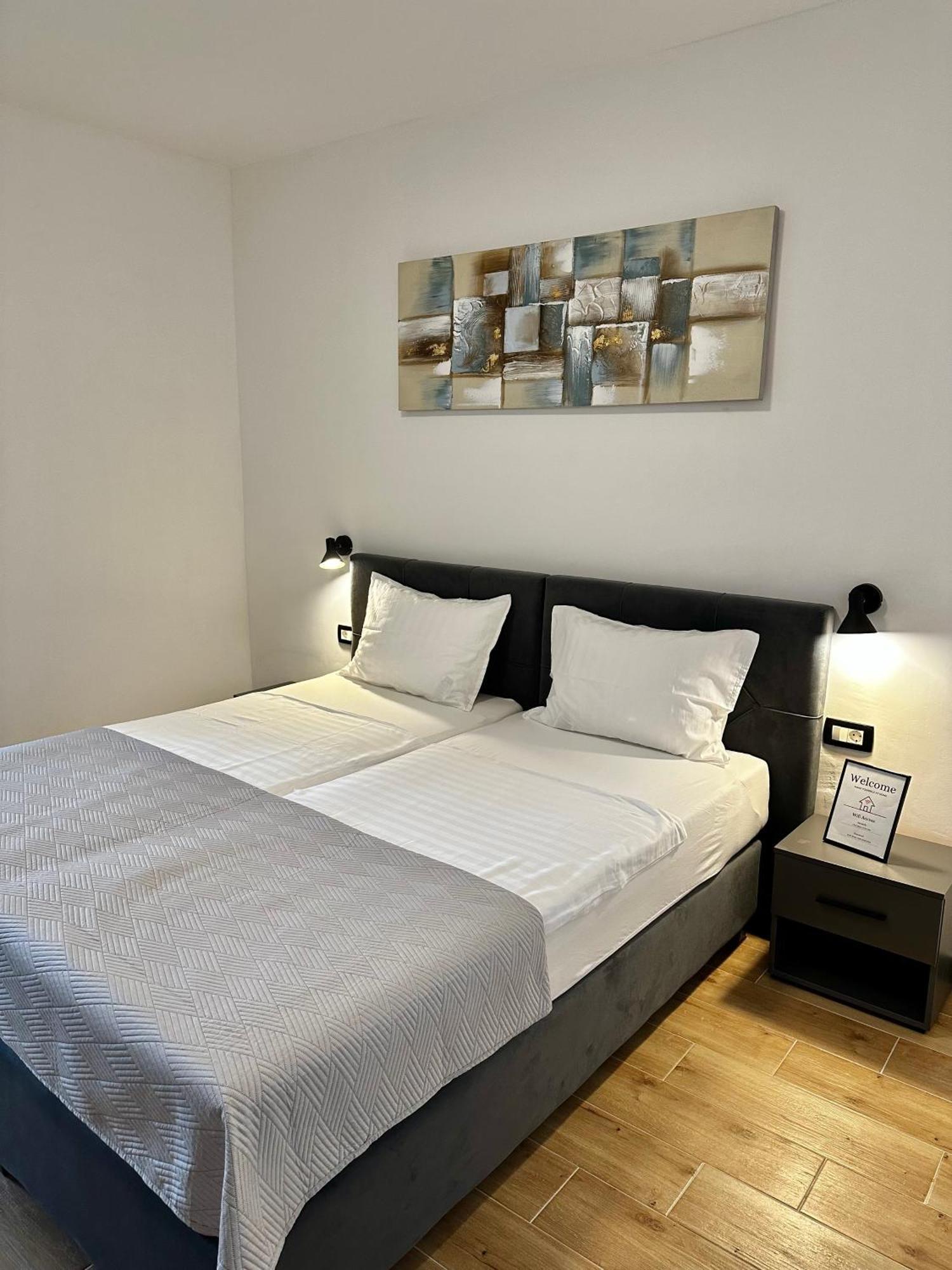 Crolivia Apartments Near Arena, Center Of Pula Ngoại thất bức ảnh